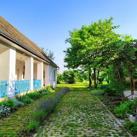 Bed & Breakfast Ethno&coffee House Tulip Glozan