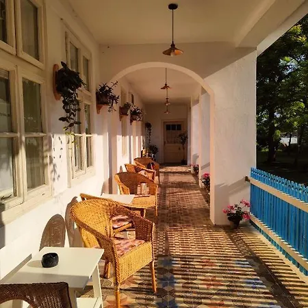 Ethno&coffee House Tulip Bed & Breakfast Glozan