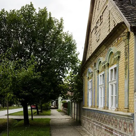 Ethno&coffee House Tulip Bed & Breakfast