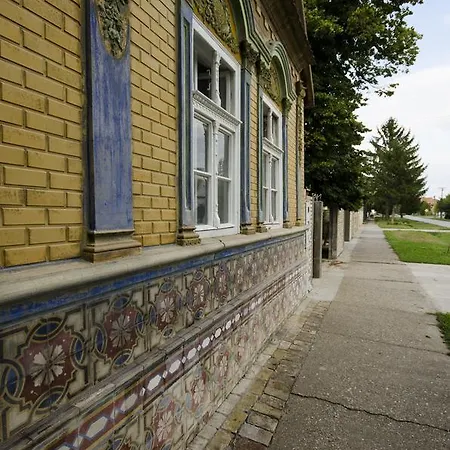 Ethno&coffee House Tulip Bed & Breakfast 3*