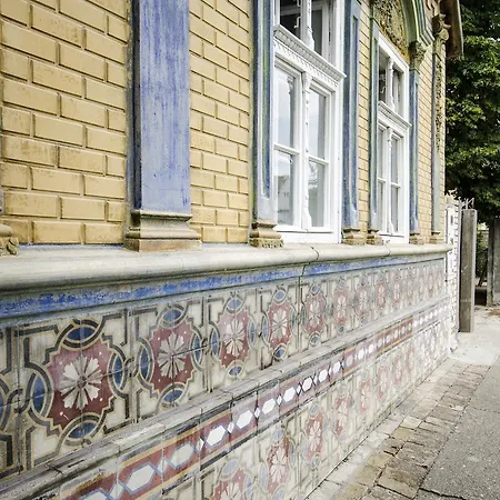 Ethno&coffee House Tulip Bed & Breakfast Glozan